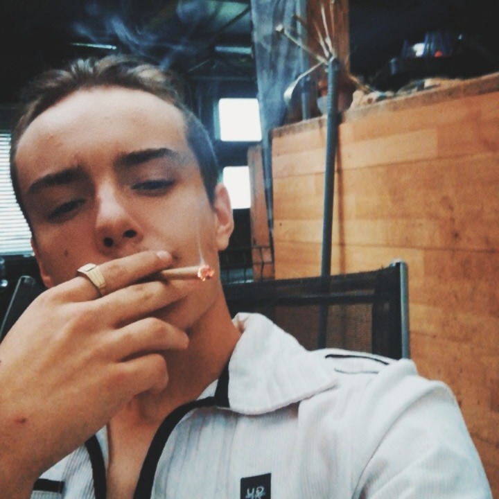 Profil de Adiel, 20 ans, Plan cul à Saint-Hervé