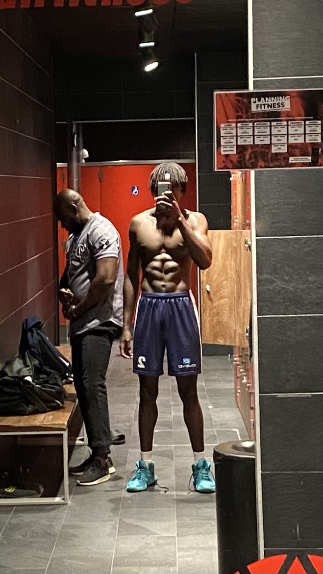 Profil de Otniel, 24 ans, Plan cul à Trézény