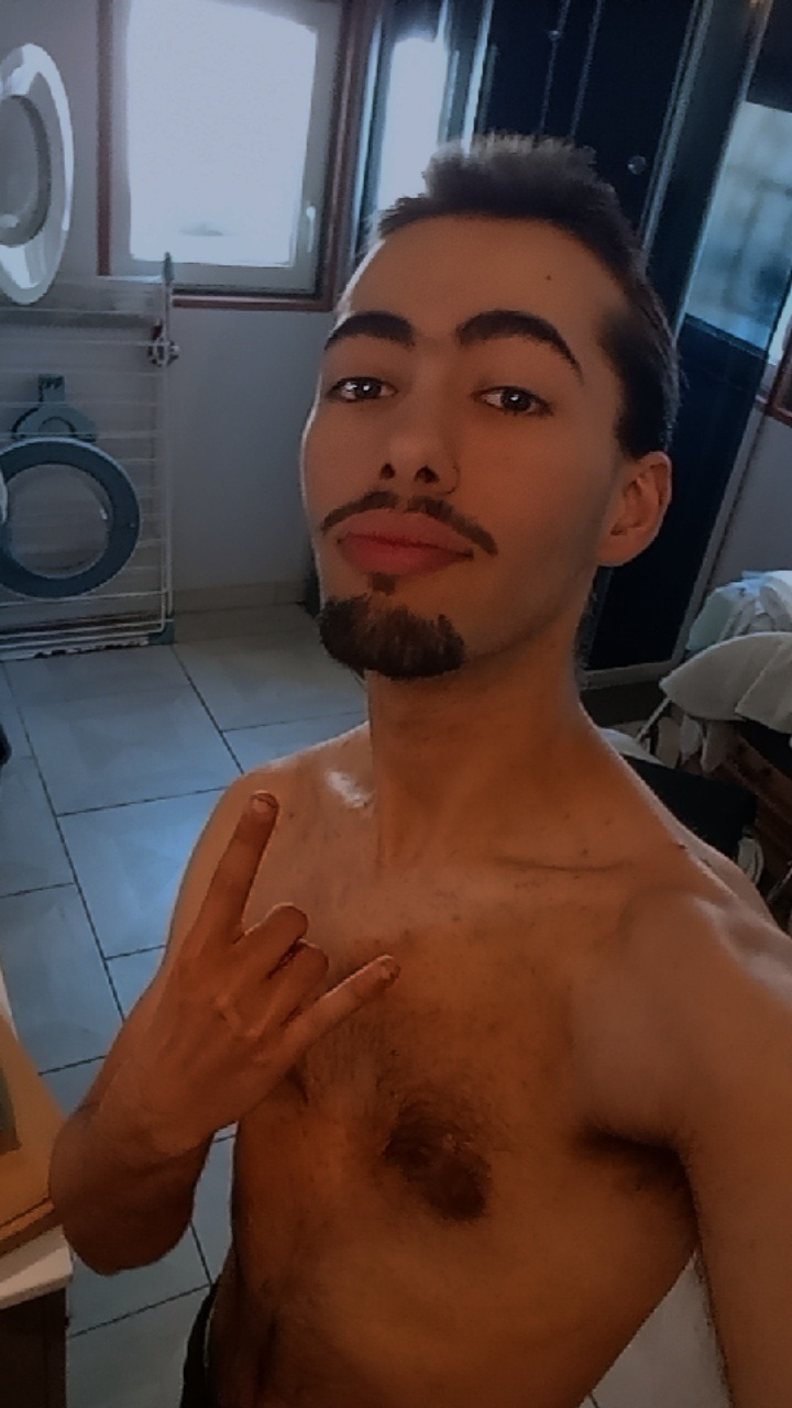 Profil de Hamzah, 22 ans, Plan cul à Loc-Envel