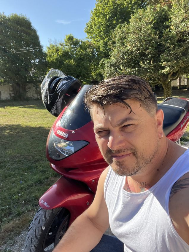 Profil de Pierre-georges, 42 ans, Plan cul à Lanester