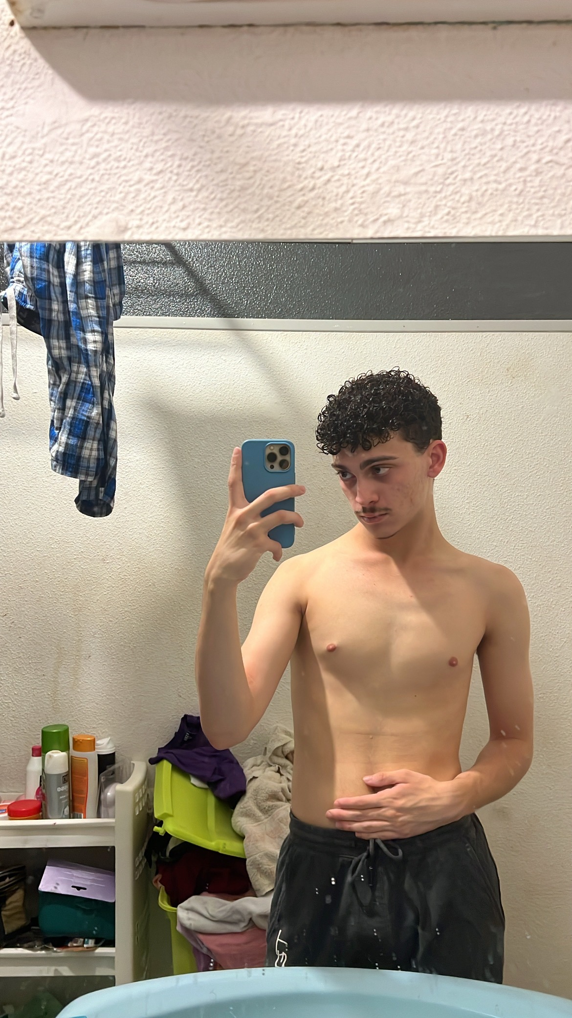 Profil de Niven, 21 ans, Plan cul à Saint-Pôtan