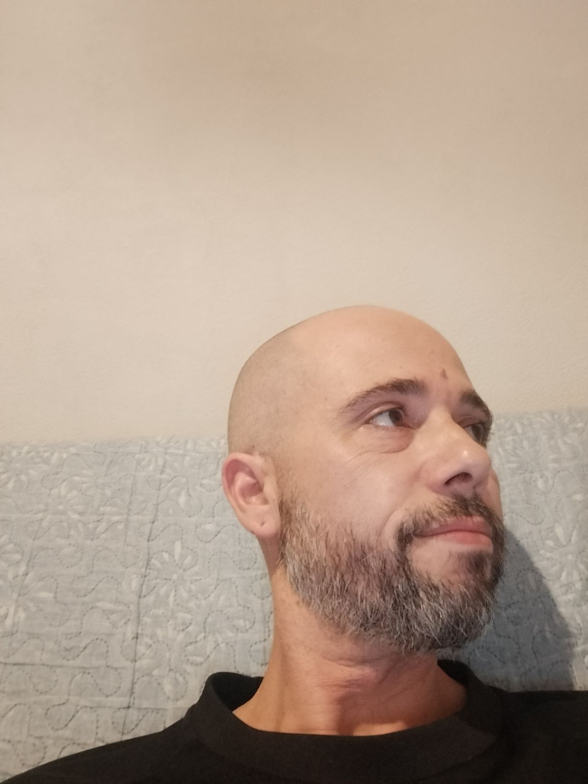 Profil de Loris, 40 ans, Plan cul à Ploëzal