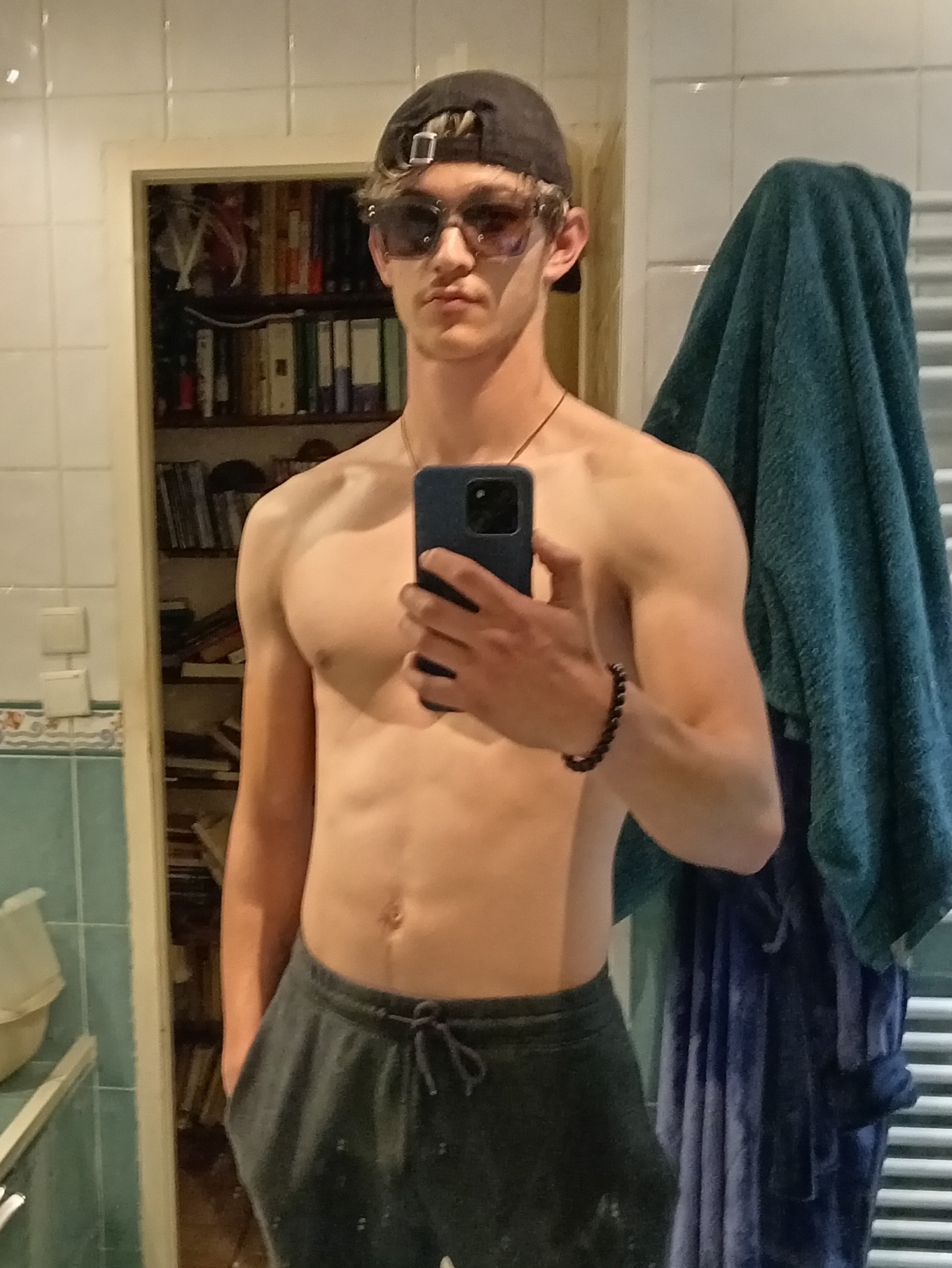 Profil de Michel-yves, 20 ans, Plan cul à Plounévez-Lochrist